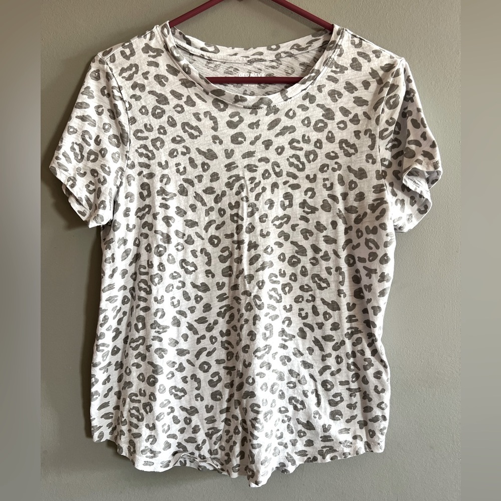 Old Navy Everywhere Grey Leopard Shirt